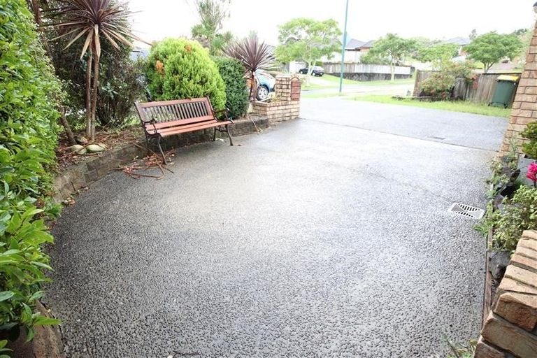 Photo of property in 16 Brittany Drive, Henderson, Auckland, 0612