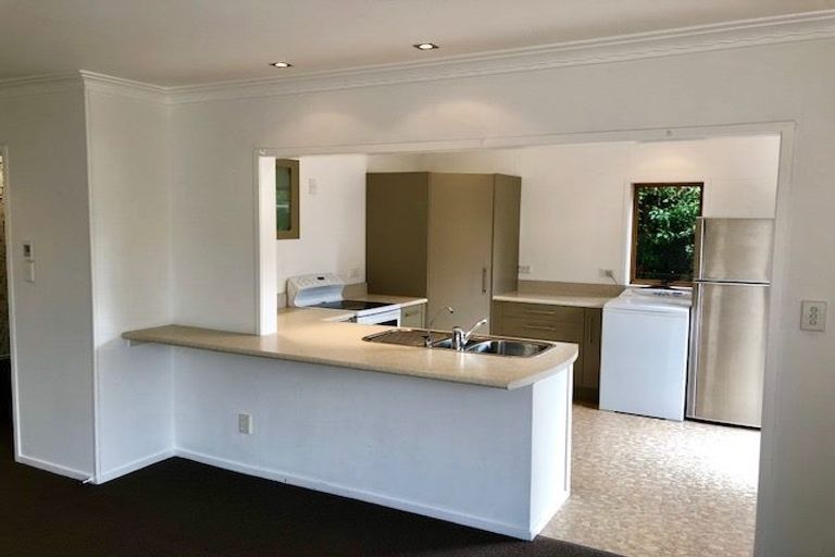 Photo of property in 2/32 Merani Street, Narrow Neck, Auckland, 0622