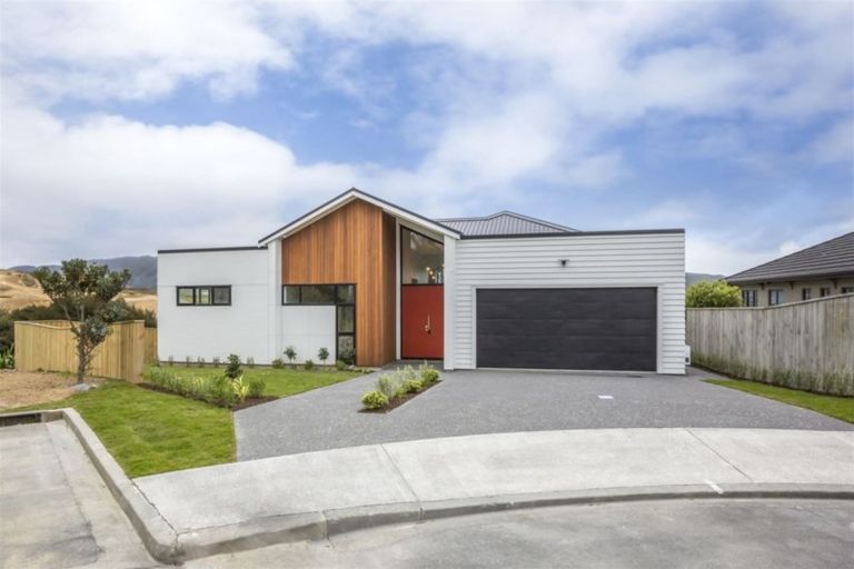 Photo of property in 19 Wangapeka Way, Aotea, Porirua, 5024