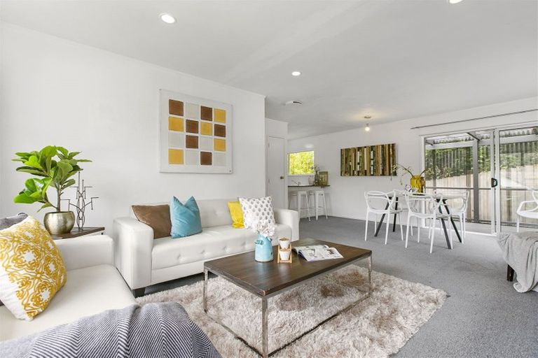 Photo of property in 2/14 Celina Place, Browns Bay, Auckland, 0630