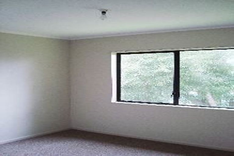 Photo of property in 2/24 Lambrown Drive, Totara Vale, Auckland, 0629