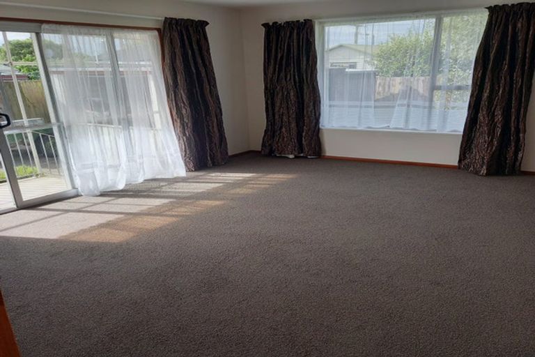 Photo of property in 2/28 Brixton Street, Islington, Christchurch, 8042