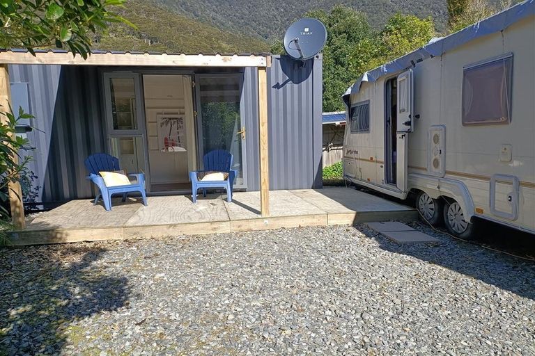 Photo of property in 2333 Croisilles-french Pass Road, Okiwi Bay, 7193