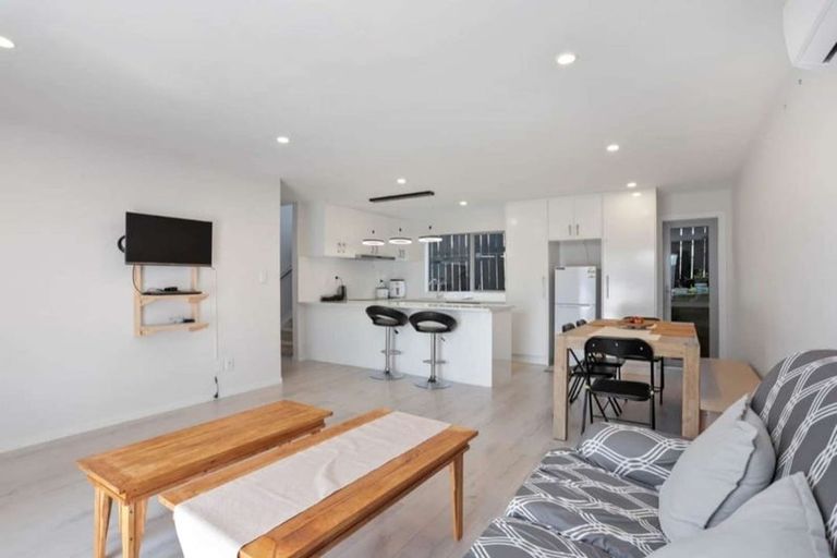 Photo of property in 4035c Great North Road, Glen Eden, Auckland, 0602