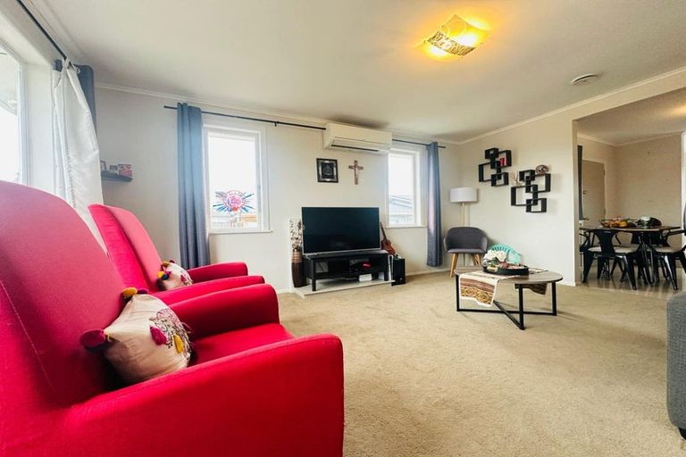 Photo of property in 25 Larnoch Road, Henderson, Auckland, 0610