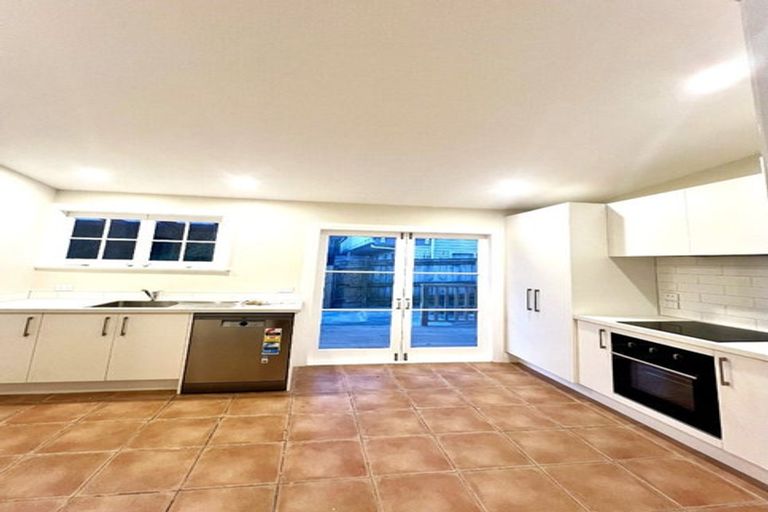 Photo of property in 40 Te Wharepouri Street, Berhampore, Wellington, 6023