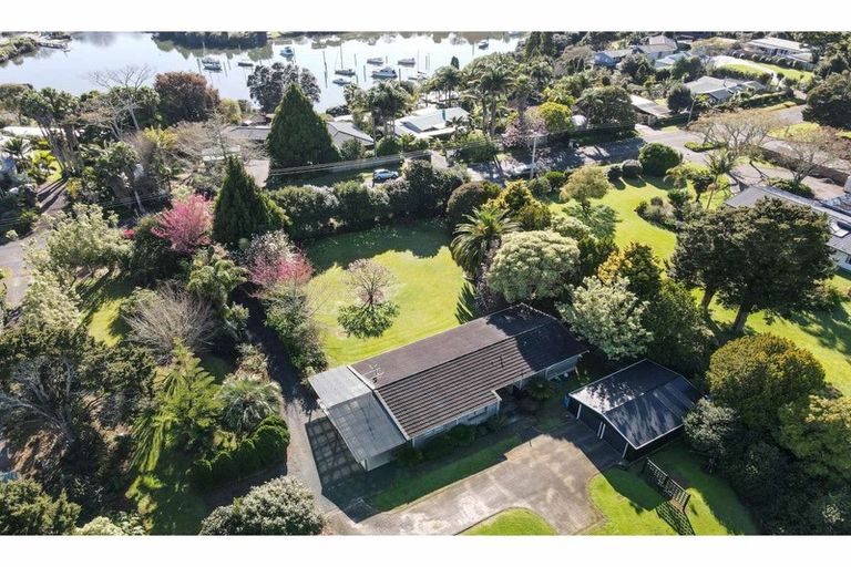 Photo of property in 11 Riverview Road, Kerikeri, 0230