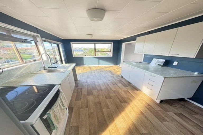 Photo of property in 66 Lavery Place, Sunnynook, Auckland, 0632