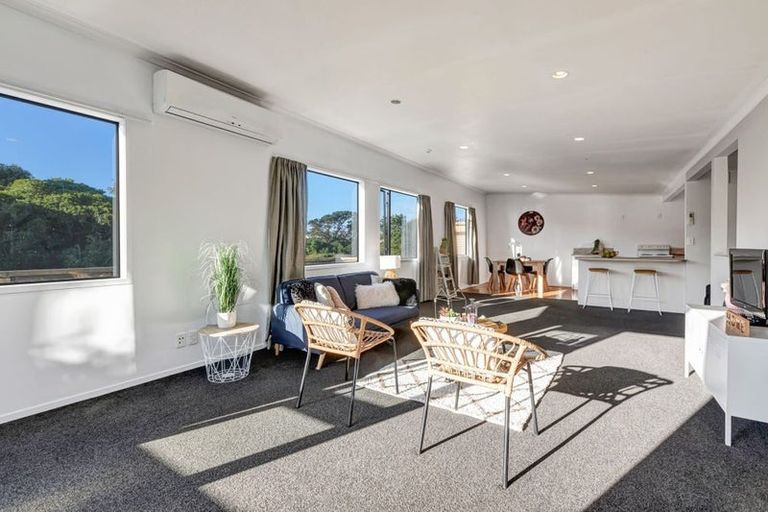 Photo of property in 2/4 Puaha Street, Takapuwahia, Porirua, 5022