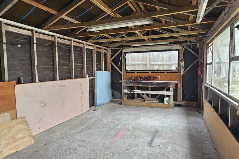 Photo of property in 414 Stokes Valley Road, Stokes Valley, Lower Hutt, 5019