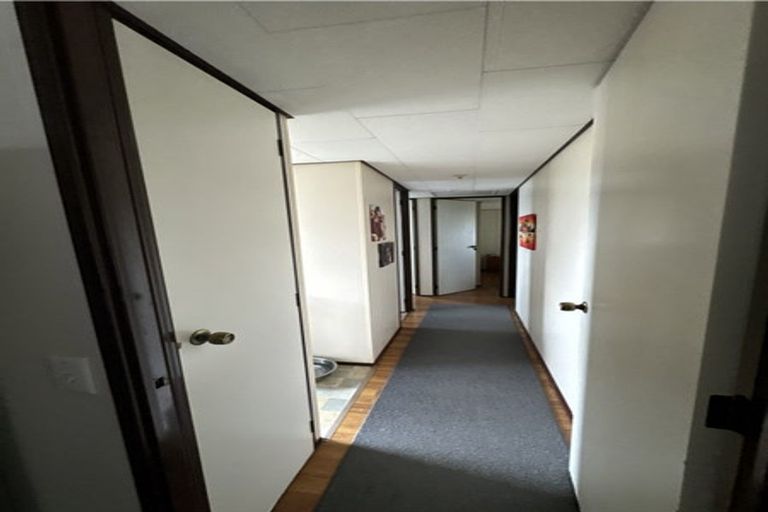 Photo of property in 2 Jumento Place, Unsworth Heights, Auckland, 0632