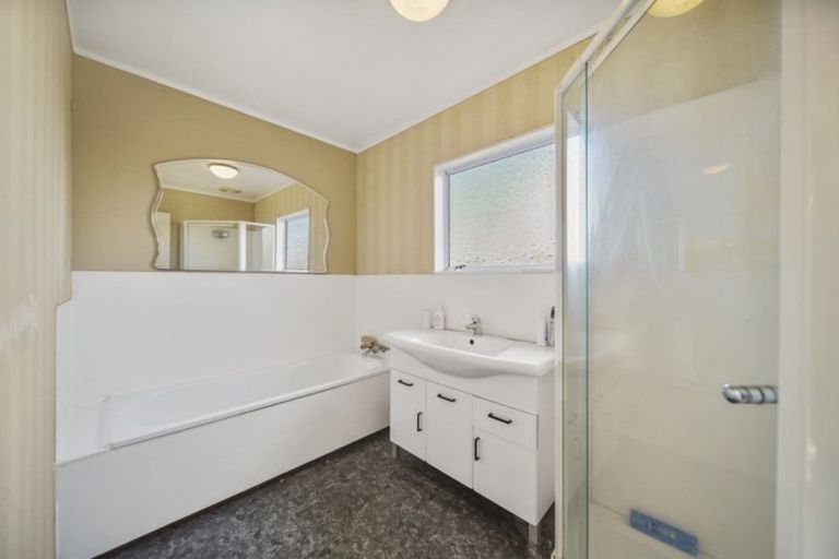 Photo of property in 8 Evanda Crescent, Conifer Grove, Takanini, 2112