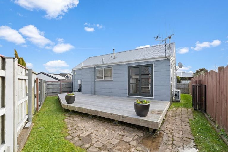 Photo of property in 64 Rhodes Drive, Kelvin Grove, Palmerston North, 4414
