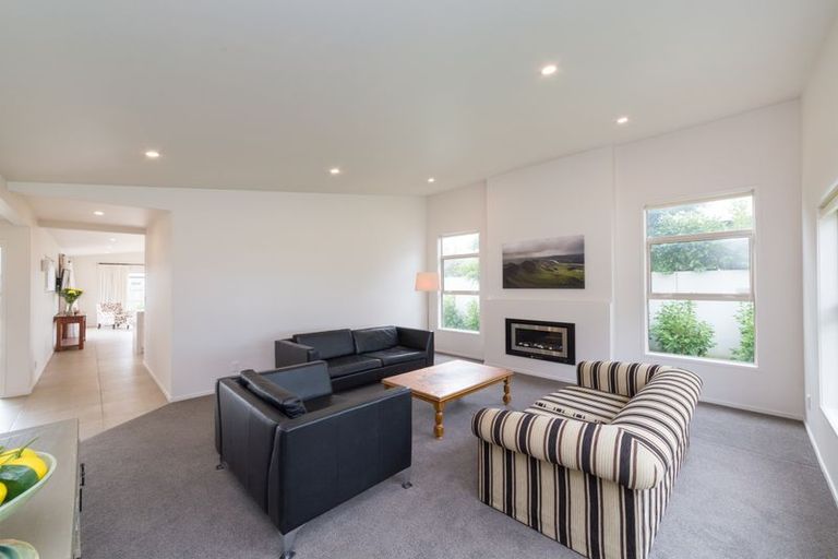 Photo of property in 12 Grand Oaks Drive, Awapuni, Palmerston North, 4412