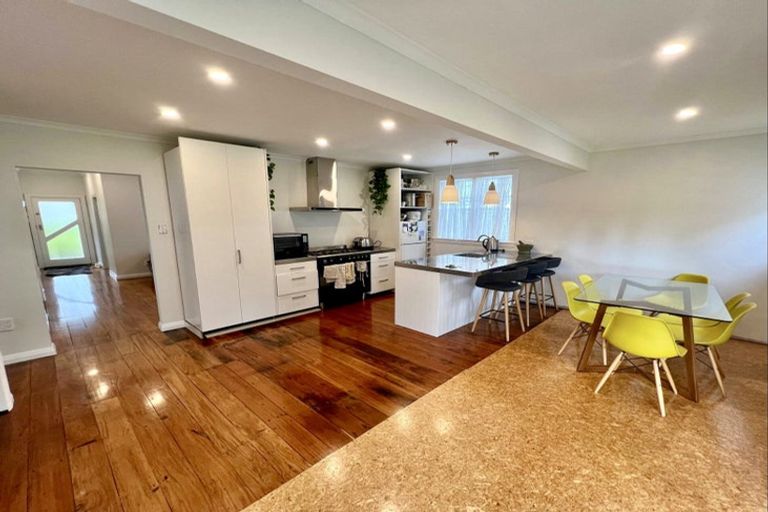 Photo of property in 2 Brassey Street, Waverley, 4510