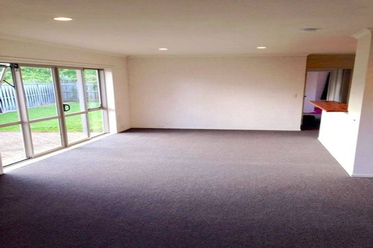 Photo of property in 98 Riverton Drive, Randwick Park, Auckland, 2105