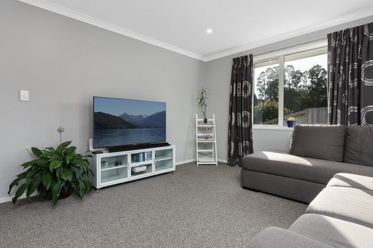 Photo of property in 21 Bob Carter Place, Welcome Bay, Tauranga, 3175