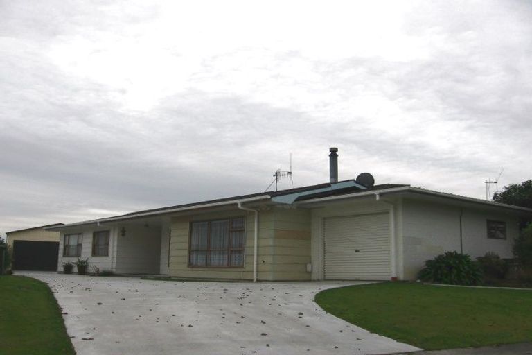 Photo of property in 17 Meadowbrook Drive, Cloverlea, Palmerston North, 4412