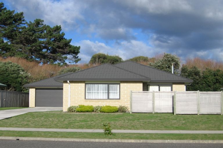 Photo of property in 70 Weggery Drive, Waikanae Beach, Waikanae, 5036