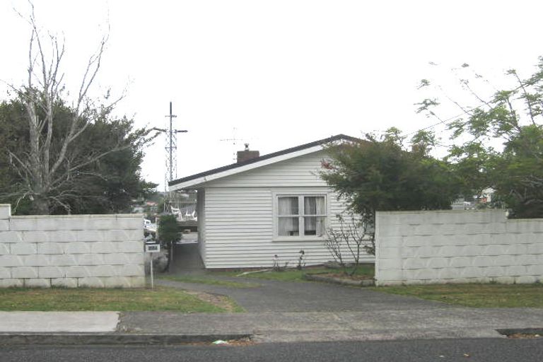 Photo of property in 2/20 Edgeworth Road, Glenfield, Auckland, 0629