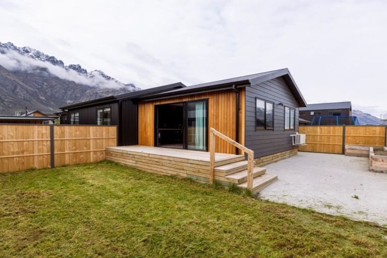 Photo of property in 19 Maize Street, Jacks Point, Queenstown, 9371