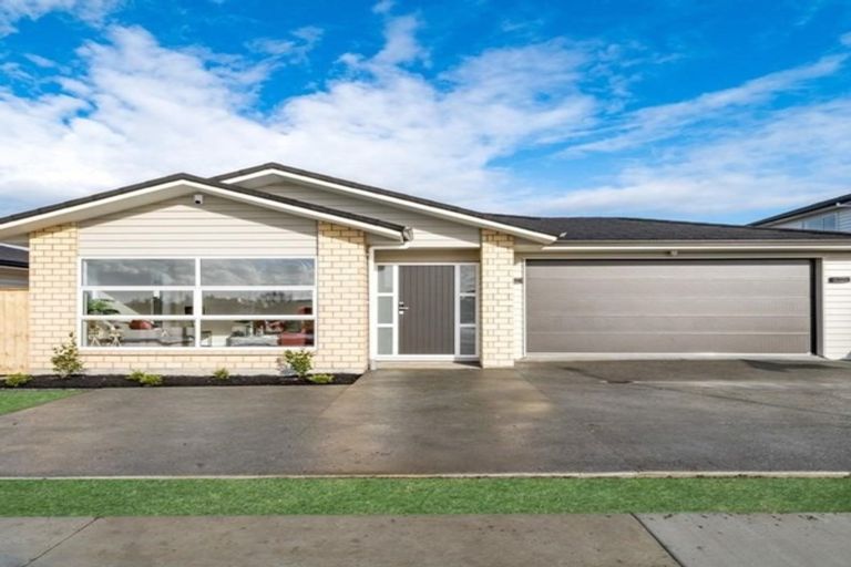 Photo of property in 14 Rauaruhe Road, Karaka, Papakura, 2113