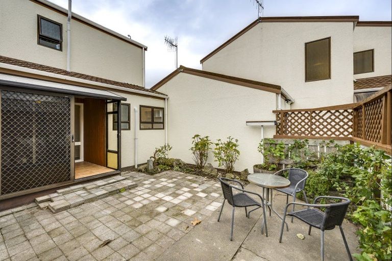 Photo of property in 2/12 Lannie Place, Greenmeadows, Napier, 4112