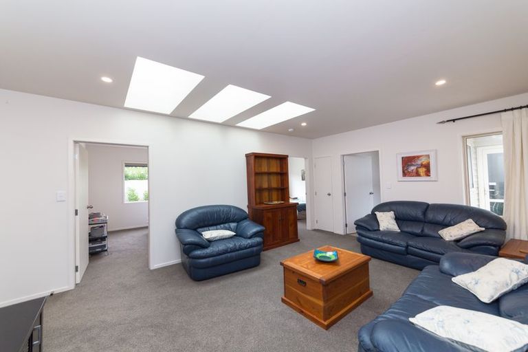 Photo of property in 12 Grand Oaks Drive, Awapuni, Palmerston North, 4412