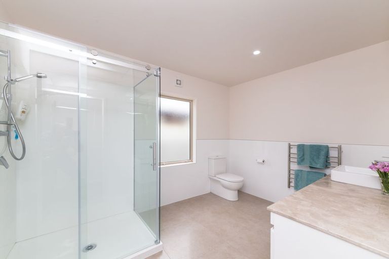 Photo of property in 12 Grand Oaks Drive, Awapuni, Palmerston North, 4412