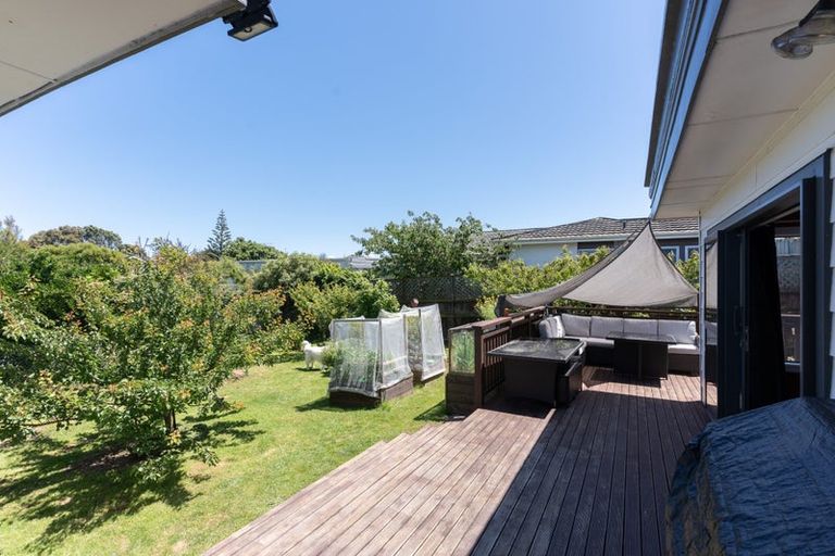 Photo of property in 40 Kapiti Crescent, Titahi Bay, Porirua, 5022