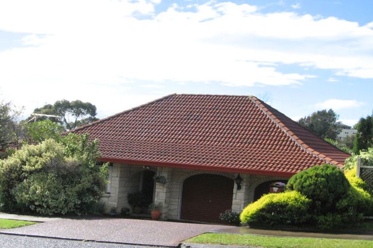 Photo of property in 18 Clipper Place, Shelly Park, Auckland, 2014