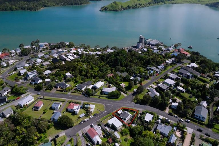 Photo of property in 21 Government Road, Raglan, 3225