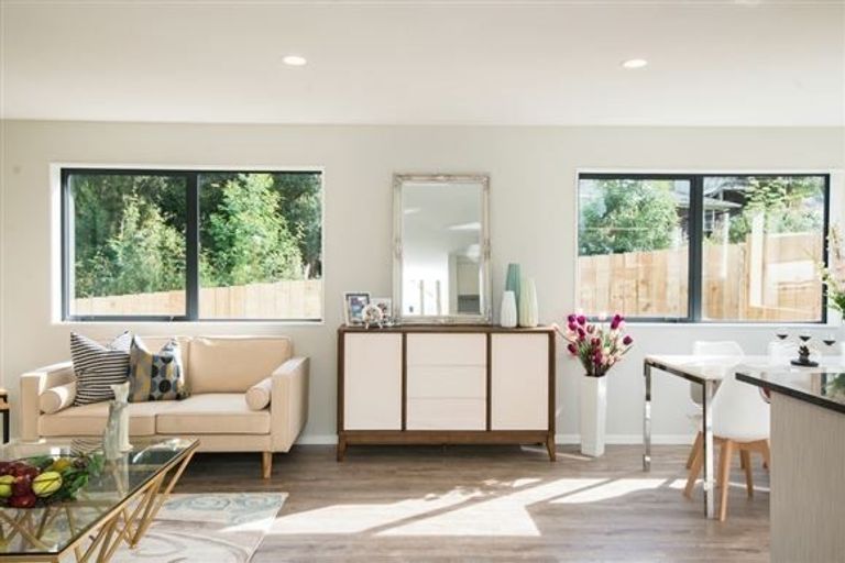 Photo of property in 11 Younger Lane, Massey, Auckland, 0614