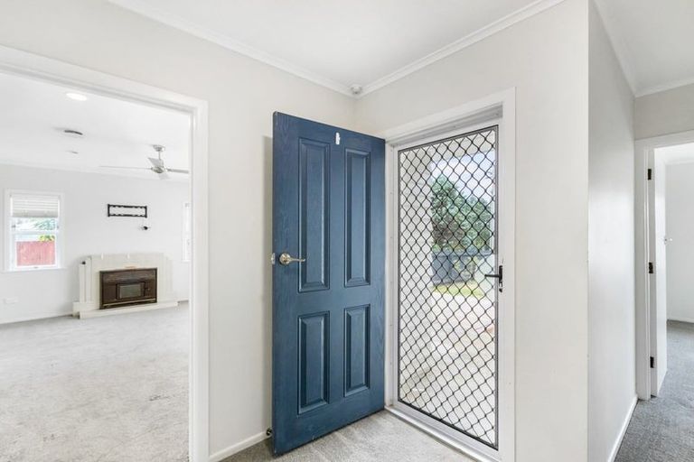 Photo of property in 12 Albert Road, Kelston, Auckland, 0602