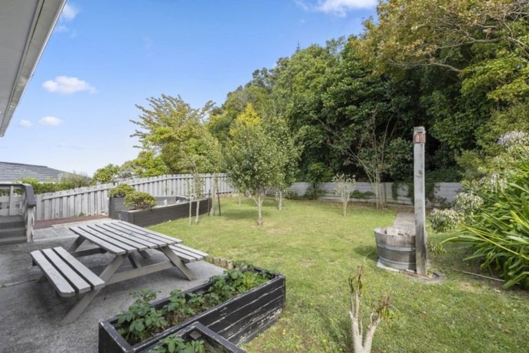 Photo of property in 5 Camellia Terrace, Maungaraki, Lower Hutt, 5010