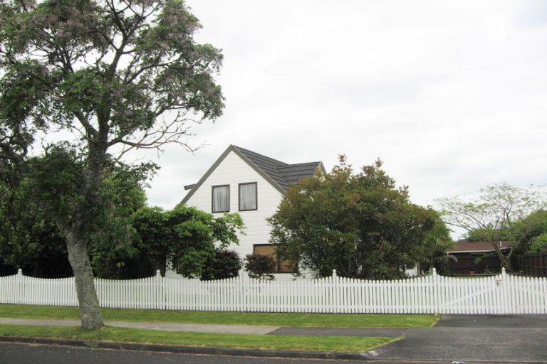 Photo of property in 194 Walter Strevens Drive, Conifer Grove, Takanini, 2112