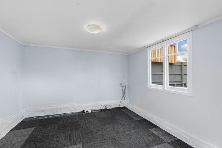 Photo of property in 11 Craigbank Avenue, New Lynn, Auckland, 0600