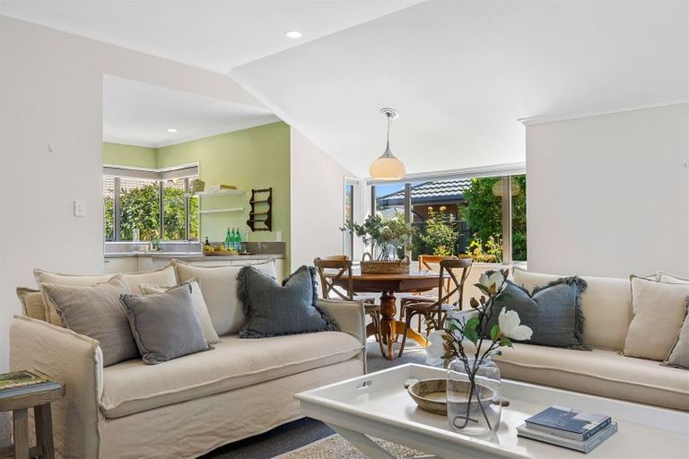 Photo of property in 8 Castle Way, Beckenham, Christchurch, 8023