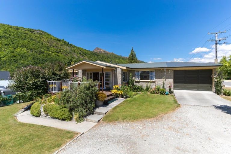 Photo of property in 35 Devon Street, Arrowtown, 9302