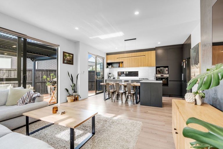 Photo of property in 19 Konoba Avenue, Kumeu, 0810