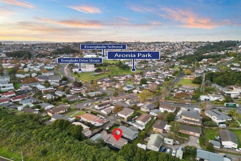 Photo of property in 2/8 Kirklow Place, Goodwood Heights, Auckland, 2105