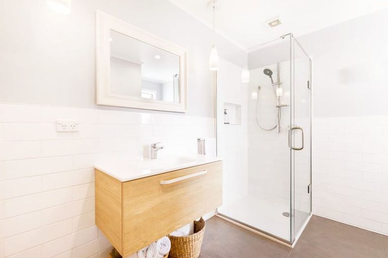 Photo of property in 53 Sunnyside Road, Sunnyvale, Auckland, 0612