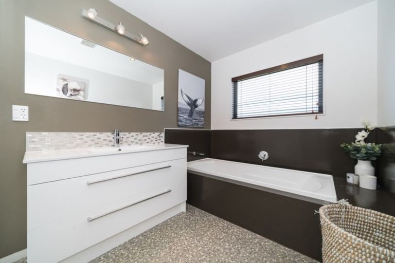 Photo of property in 14 Stonebridge Heights, Feilding, 4702