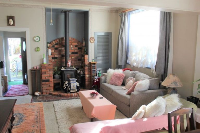 Photo of property in 3 Carlyle Street, Dannevirke, 4930