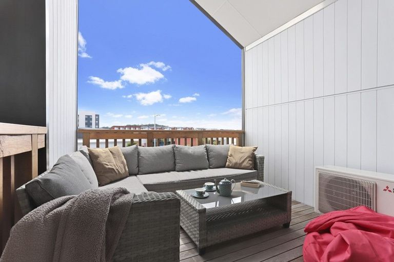 Photo of property in 27 De Havilland Road, Hobsonville, Auckland, 0618