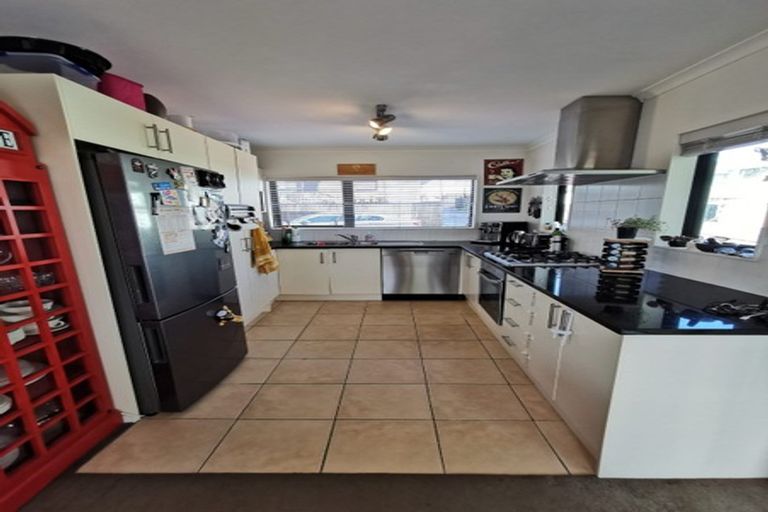 Photo of property in 21a Kirrie Avenue, Te Atatu South, Auckland, 0610