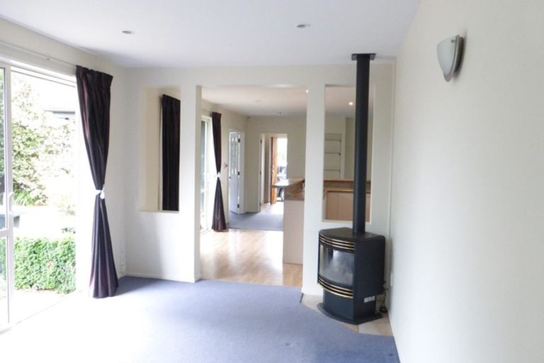 Photo of property in 9 Courtfield Close, Parklands, Christchurch, 8083