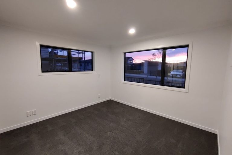 Photo of property in 8 Pihoihoi Place, Kenepuru, Porirua, 5022