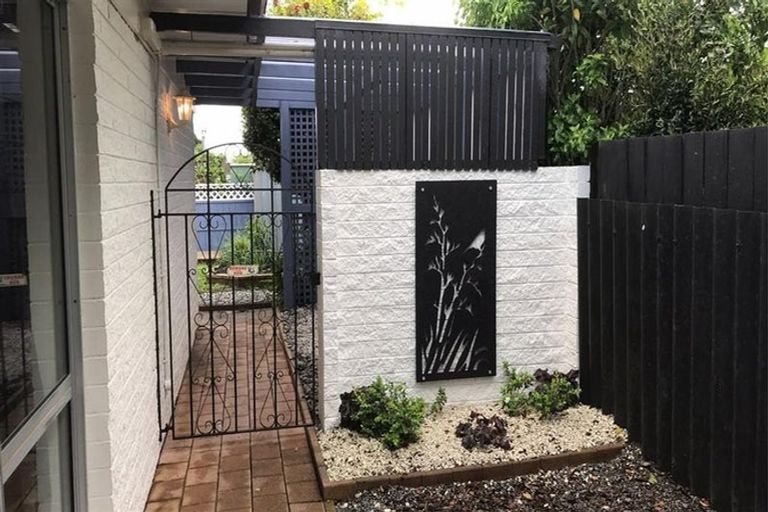 Photo of property in 2/23 Beach Road, Pahurehure, Papakura, 2113