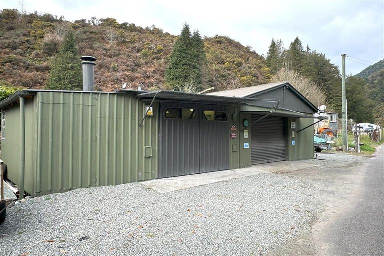 Photo of property in 20 Ramsay Street, Blacks Point, Reefton, 7830